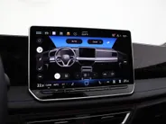 Volkswagen Tiguan 1.5 eHybrid 272pk DSG R-Line Edition · Panoramadak · Inklap. Trekhaak · 360 Camera · Matrix LED · Massagefunctie · Dodehoeksensor · Garantie t/m 27-10-2029 of 100.000km
