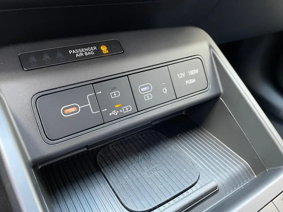 Hyundai Kona Electric Premium 64.8 kWh | Nieuw | Uit voorraad leverbaar | Zeer compleet | 440 km range | Hyundai Rotterdam - Noord |