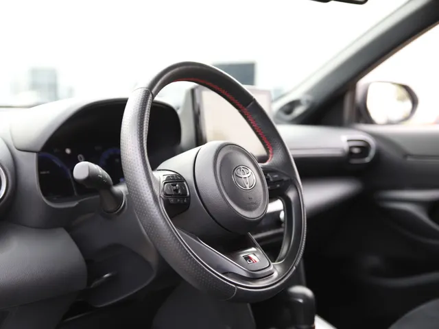 Toyota Yaris Cross 1.5 Hybrid 130 GR SPORT | HEAD-UP | JBL-AUDIO | 18'' LM-VELGEN |PARK-SENSOREN | BLIND SPOT
