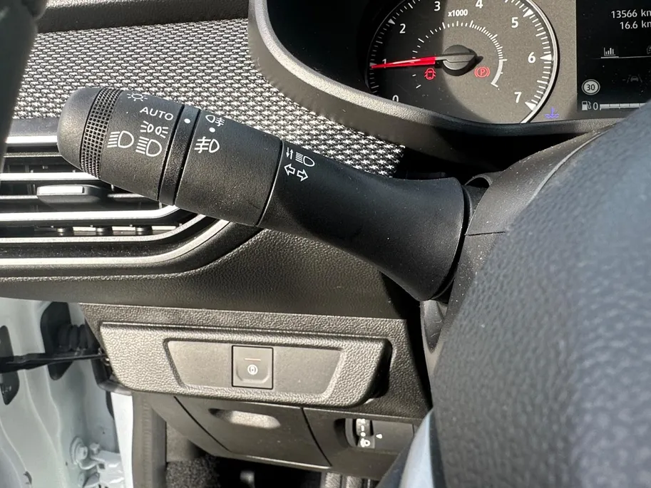 Dacia Sandero 90PK TCe Journey | Camera | Dode Hoek Detectie | Climate Control | Parkeersensoren | Apple CarPlay/Android Auto | Cruise Control | Full LED | 12 Maanden BOVAG Garantie