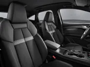Audi Q4 Sportback e-tron Advanced edition 204 PK · Hemelbekleding zwarte stof · Lendensteunen · Trekhaak elek. wegklapbaar