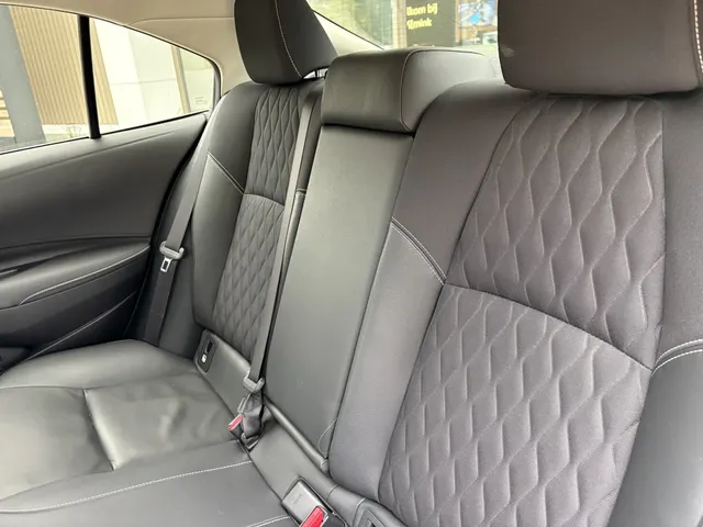 Toyota Corolla 1.8 Hybrid Executive | Leer | All Seasons