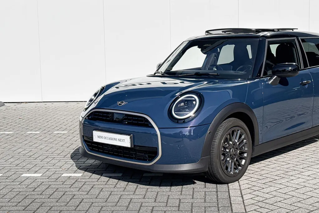 MINI Cooper 5-deurs 1.5 Cooper C Favoured M