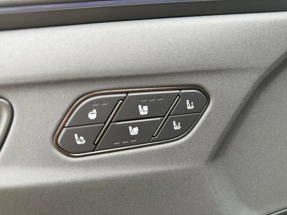 Kia EV5 GT-PlusLine 81.4 kWh Auto is verkocht | Warmtepomp | Massagefunctie | Harman/Kardon audio-installatie | Dodehoekcamera | 360 camera | Glazen schuif-/kanteldak | Memory seats | Elektrisch bedienbare achterklep