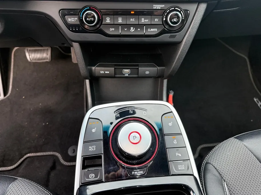 Kia e-Niro DynamicPlusLine 64 kWh | NAVI | CAMERA | SCHUIFDAK | TREKHAAK | CLIMATE & CRUISE CONTROLE | ETC...