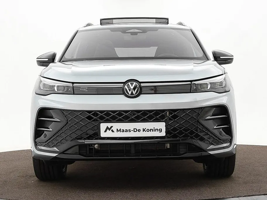 Volkswagen Tiguan 1.5 eHybrid 204pk DSG R-Line Edition · Panoramadak · 360 Camera · Inklap. Trekhaak · Matrix LED · Stuur- & Stoelverwarming + Massage · Achterbank verwarmd · Garantie t/m 09-10-2030 of 100.000km