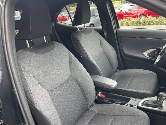 Toyota Yaris Cross 1.5 Hybrid Dynamic | Parkeersensoren V+A | Stuur en Stoelverwarm