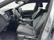 Volkswagen Taigo 1.0 TSI R-Line | Digital Cockpit | Camera | Adaptive Cruise Control | Apple CarPlay & Android Auto | LMV | Climate Control | Parkeersensoren | Verwarmde Spiegels |