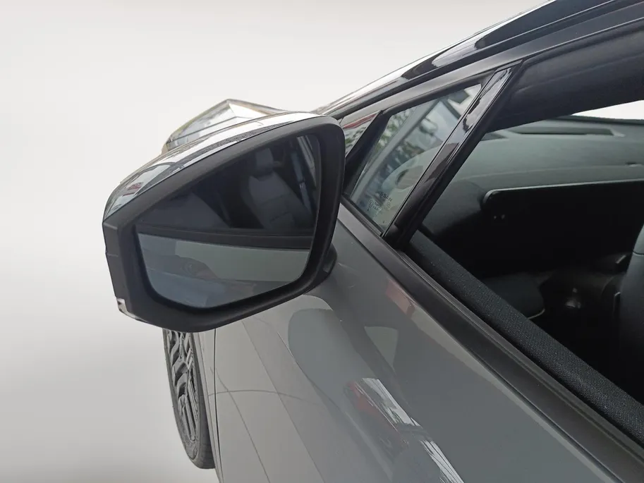 Nissan Leaf Evolve 52 kWh | WLTP 445km | Apple carplay & Android auto | 19inch LM Wielen | Climate contole | Glazen dak | V2L | Electrisch verstelbare stoelen| Bose audio | Head-up display |