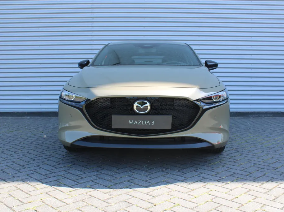 Mazda 3 2.0 e-SkyActiv-X M Hybrid 186 Homura | Stoelverwarming | Camera | Dodehoek detectie | HUD | 18' LM | LED | Cruise adapt. |