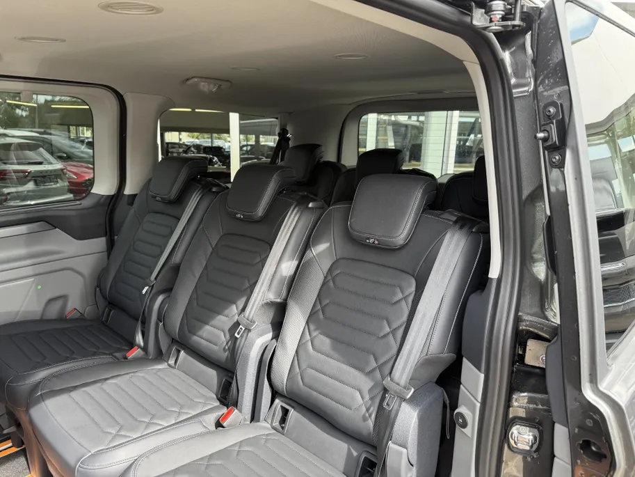 Ford Transit Custom Tourneo Titanium X L1H1   UIT VOORRAAD LEVERBAAR TREKHAAK - CARPLAY - WINTERPACK - 8-Zits