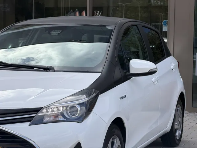 Toyota Yaris 1.5 Hybrid Trend Bi-Tone | Leer | Navigatie | LM Velgen