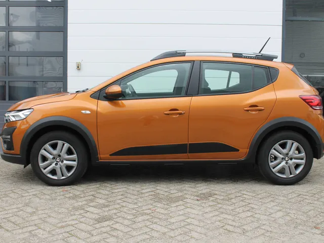 Dacia Sandero Stepway 1.0 TCe 100 PK Bi-Fuel Comfort | Trekhaak | ECC | Sensoren achter | 6 bak |