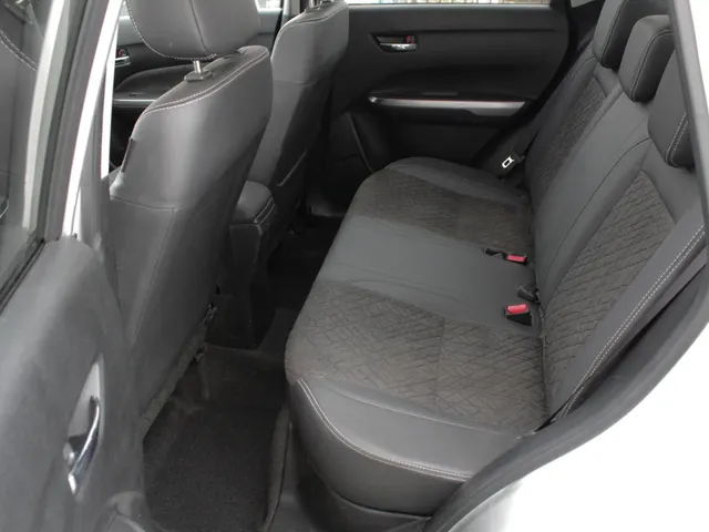 Suzuki Vitara 1.4 Boosterjet Style Smart Hybrid Automaat |  Navi | Adap. Cruise | Camera | Schuifdak | Trekhaak