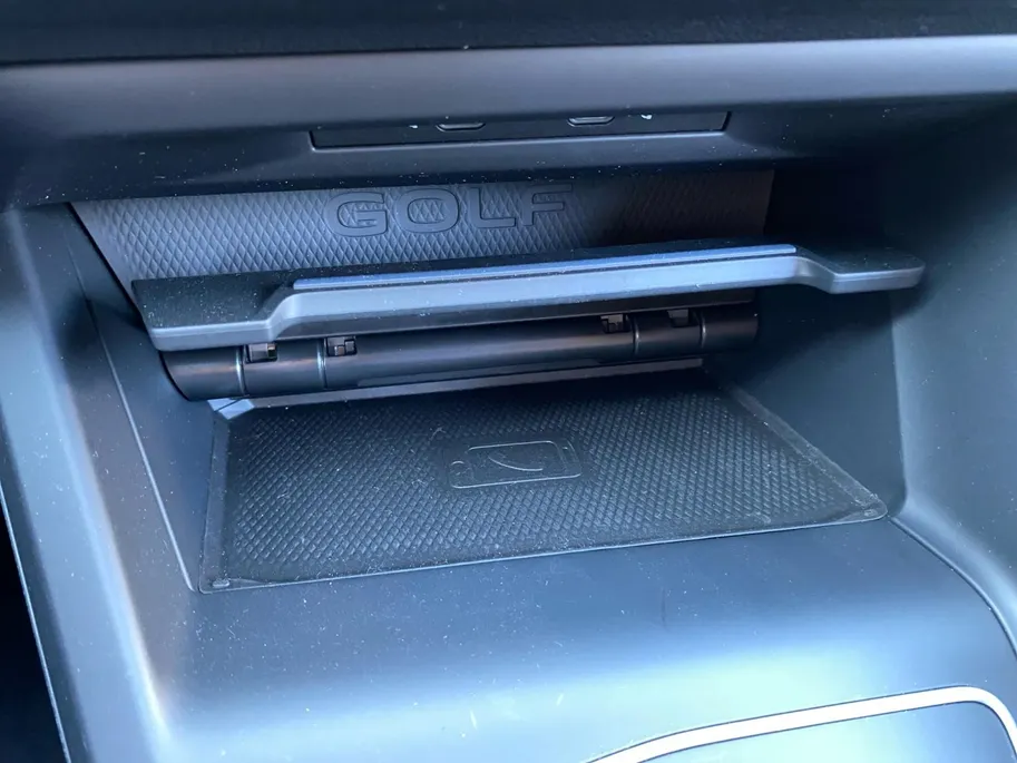 Volkswagen Golf 1.4 eHybrid GTE | Automaat | Kuipstoelen | Camera | Dodehoek Detectie | Cruise Control Adaptief | Climate Control | Keyless | DAB