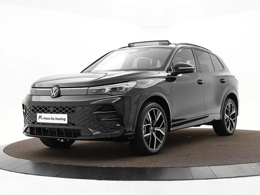 Volkswagen Tiguan 1.5 eHybrid 272pk DSG R-Line Edition · Panoramadak · Inklap. Trekhaak · 360 Camera · Leder Varenna · Matrix LED · Head-Up Display · Harman Kardon Sound · Garantie t/m 16-09-2030 of 100.000km
