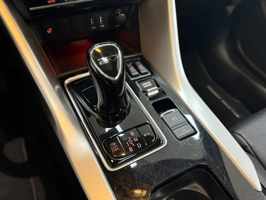 Mitsubishi Eclipse Cross 2.4 PHEV Instyle leder interieur