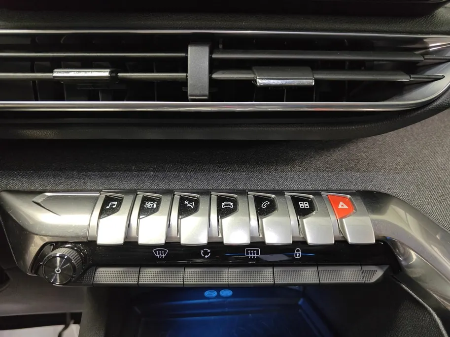 Peugeot 3008 1.2 PureTech Allure Avantage | Navi | Camera | Apple CarPlay/Android Auto | Climate Control | Cruise Control | Parkeersensoren | Lichtmetalen Velgen