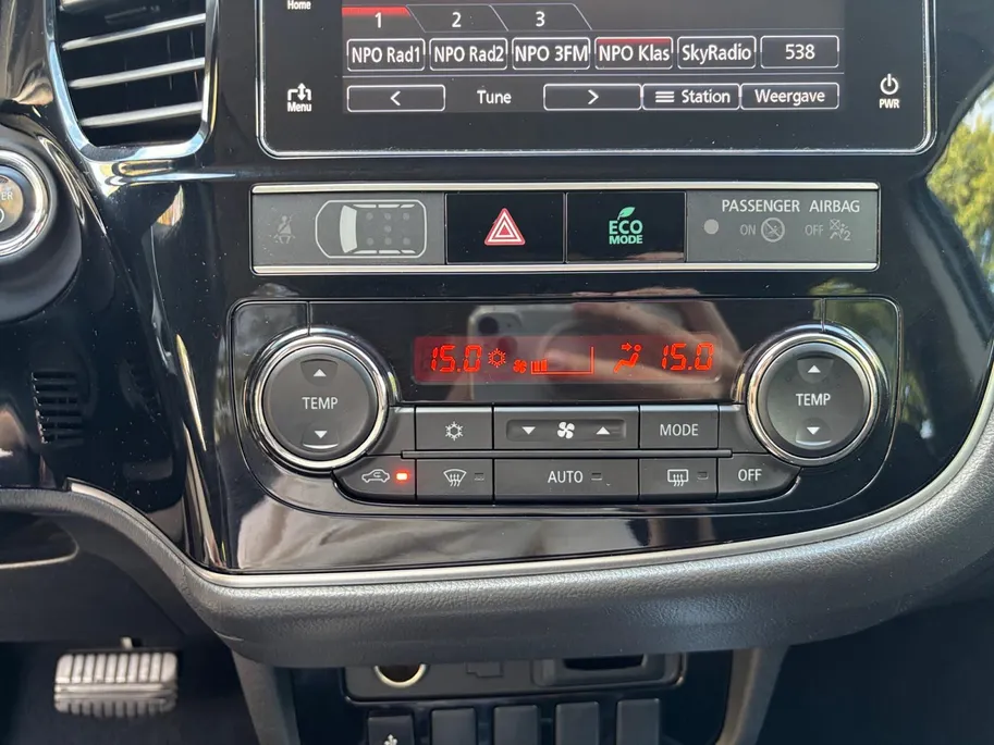 Mitsubishi Outlander 2.4 PHEV Pure+ | Trekhaak | Camera | Stoelverwarming | Cruise |