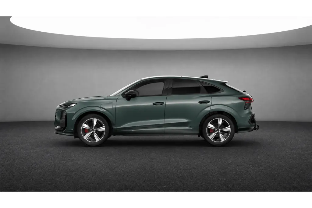 Audi Q3 Sportback 1.5 e-hybrid S edition 272 PK · Glazen panoramadak · Tech pro · Trekhaak elek. wegklapbaar