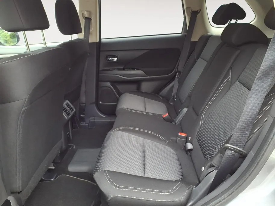Mitsubishi Outlander 2.4 PHEV Pure Automaat | Trekaak | Andriod/Apple car play