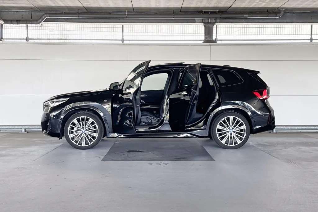 BMW iX1 xDrive30 Launch Edition 67 kWh