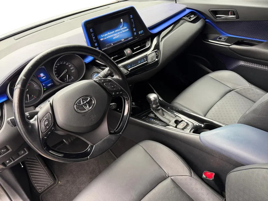 Toyota C-HR 1.8 Hybrid Bi-Tone LM VELGEN | LEDER BEKLEDING | STOELVERWARMING | CLIMA | NAVI