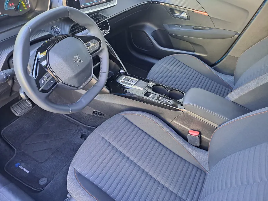 Peugeot e-208 EV Active Pack 50 kWh | Cruise control | Navigatiesysteem | Keyless start | DAB | LM Velgen | 100% Elektrisch | SOH 95,6 %