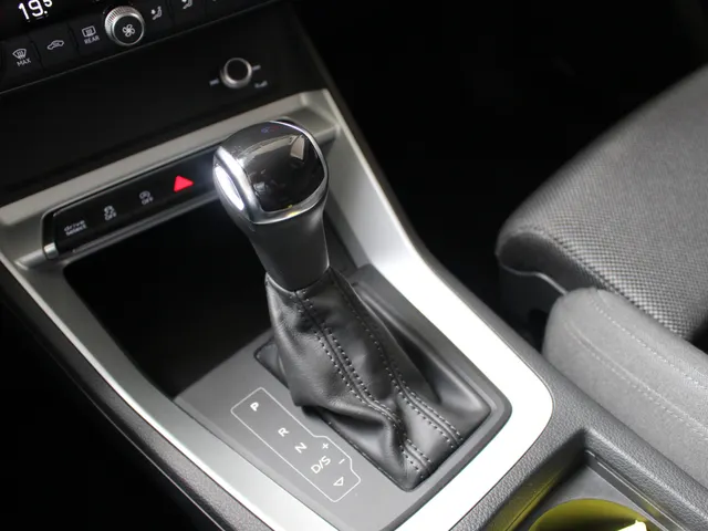 Audi Q3 35 TFSI Business Edition Android auto /  Apple Carplay | Climate Control | Cruise Control | Stoelverwarming