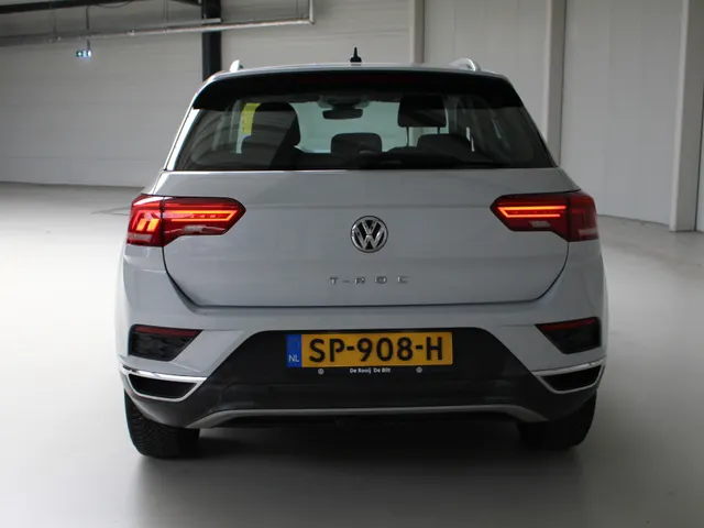 Volkswagen T-Roc 1.0 TSI Style | Airco | Navigatie | Trekhaak | PDC