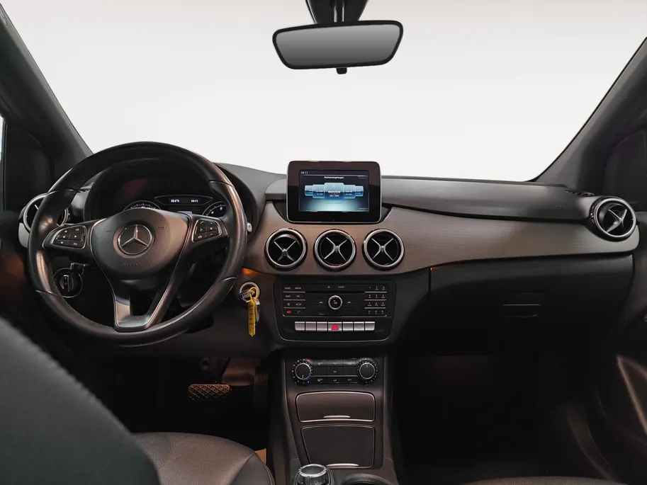 Mercedes-Benz B-Klasse 180 Ambition AUTOMAAT NAVI TREKHAAK LM VELGEN SCHUIFKANTELDAK HOGE INSTAP CRUISE CONTROLE PARKEERSENSOREN XENON VERLICHTING ZEER MOOIE AUTO