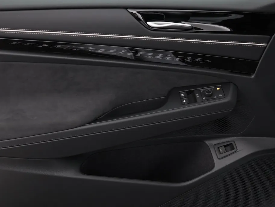 Volkswagen ID.7 Pro Limited Edition 77 kWh accu 286 PK · Draadloze telefoonlader · 360 camera · verwarmde voorstoelen · Voorraad OUTLET · Prijs is inclusief inruilpremie ·