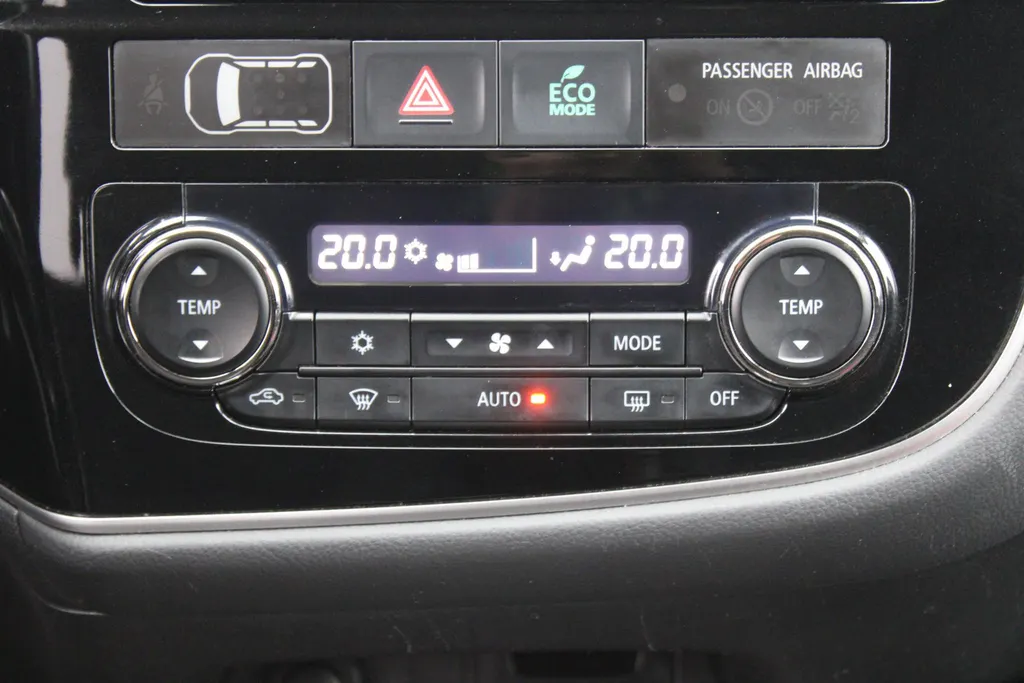 Mitsubishi Outlander 2.0 PHEV Business Edition X-Line | Navi | Clima | Camera | Trekhaak | Keyless | 18' LM |