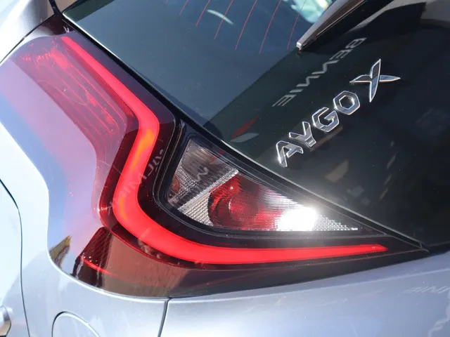 Toyota Aygo X 1.0 VVT-i MT Play Allseason banden | Armsteun
