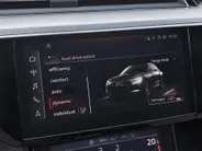 Audi e-tron 55 quattro edition 95 kWh 408pk · Panoramadak · 360 Camera · Afneembare Trekhaak · Lederen Bekleding · Elek. Stoelen + Geheugen Bestuurder ·