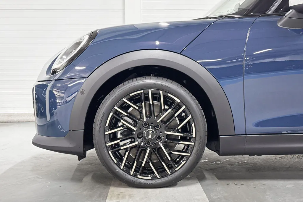 MINI Cooper 5-deurs Cooper S Favoured XL