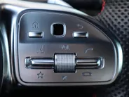 Mercedes-Benz A-Klasse 180 AMG Line l Panorama dak l Keyless entry l Achteruitrij camera l Stoelverwarming