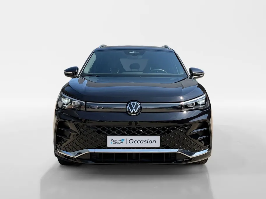 Volkswagen Tiguan 1.5 eTSI R-Line Business | Elektrisch wegklapbare trekhaak | Stoelmassage | Elektrisch bedienbare achterklep | Achteruitrijcamera | Parkeersensoren voor- en achter | Navi | Adaptive cruise control | Sportstoelen