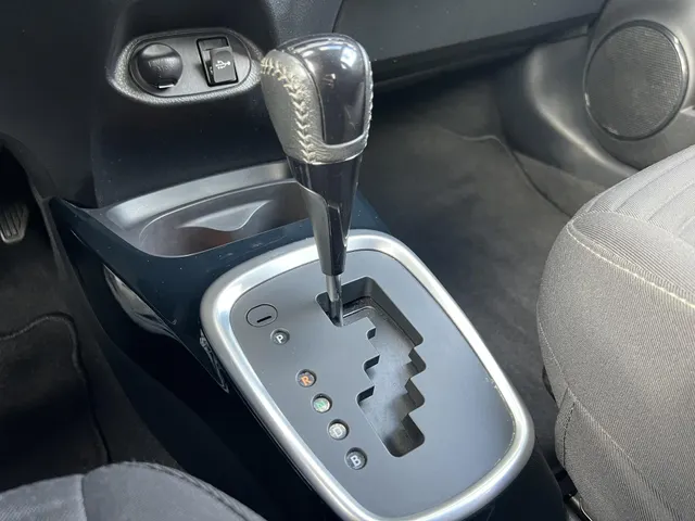Toyota Yaris 1.5 Hybrid Bi-Tone Automaat | 16' Lichtmetalen Velgen | Climate Control | Elek. Raambediening
