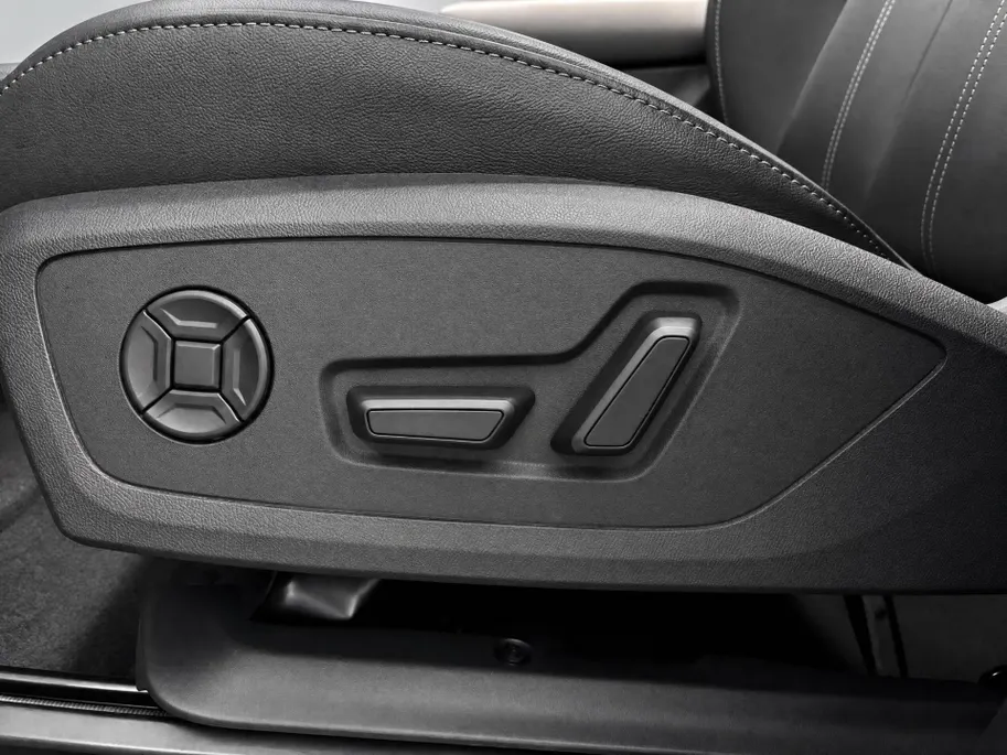Audi Q6 e-tron S edition 83 kWh 252pk · SOH 96,3% · Panoramadak · 360 Camera · Inklap. Trekhaak ·  Luchtvering · Stuur- & Stoelverwarming · Apple/Android Car Play · Garantie t/m 13-07-2030 of 100.000km