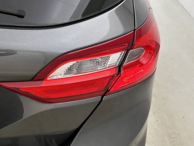 Ford Fiesta Trend 86PK | LM VELGEN | VERWARMDE VOORRUIT | PARK. SENSOREN