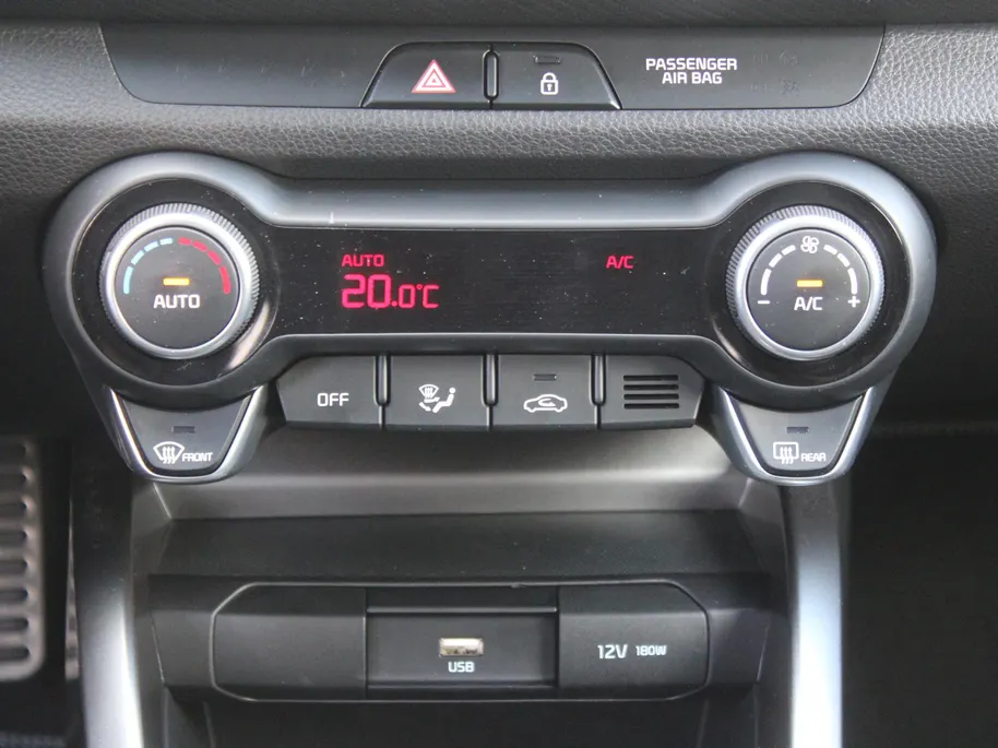 Kia Stonic 1.0 T-GDi MHEV GT-Line | Trekhaak | Stuur-/stoelverwarming | Camera | Clima | Cruise | 17" LM | Navi | Apple Carplay/Android Auto |