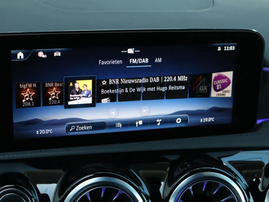 Mercedes-Benz A-Klasse 180 Business Solution AMG l Panorama dak l Keyless l AMG Line l