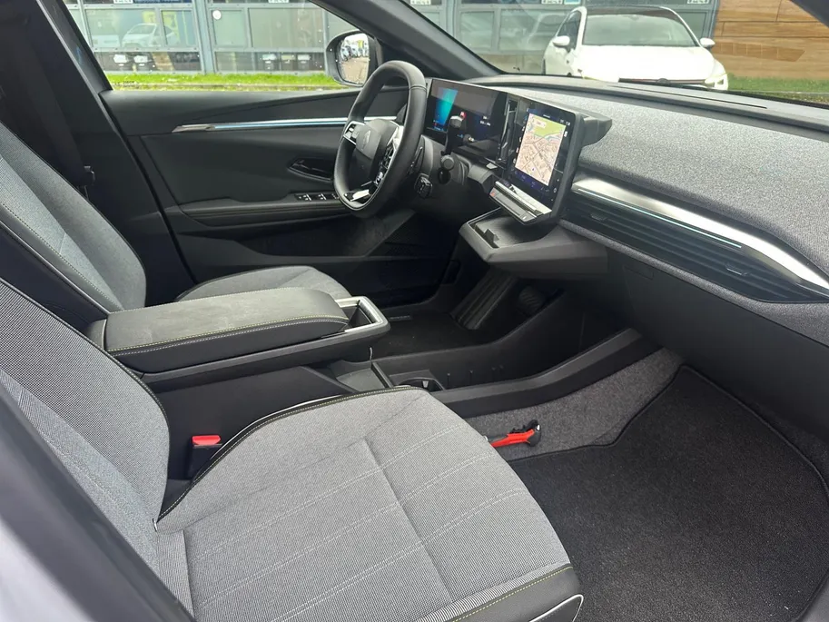 Renault Megane E-Tech comfort range Business Edition 60 kWh | SUPER NETTE AUTO | BUSINESS EDITION |ADAPTIVE CRUISE | LAGE FISCALE WAARDE!! | 18% bijtelling! | GROTE ACCU PAKKET!!