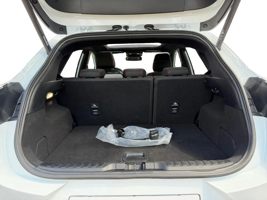 Ford Puma 1.0 EcoBoost Hybrid ST-Line | Automaat | Pano dak | Winter pack | Adapt. Cruise control | BLIS | Afneembare trekhaak | Draadloos opladen mobiel | Elektr. Achterklep | Parkeersensoren voor en achter | Achteruitrijcamera | Fabrieksgarantie |