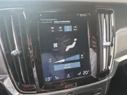 Volvo V90 2.0 T4 Momentum | Stoel en stuurverwarming | Elektrisch bedienbare voorstoelen | Camera | Lederen bekleding | Navigatie | Parkeersensoren voor en achter | Elektrische achterklep |