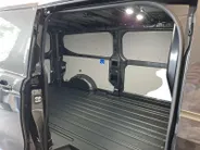 Ford E-Transit Custom 340 L2H1 Sport 71 kWh 218 pk | NIEUW TE BESTELLEN | 17' LM velgen | Laadruimtebescherming | Achteruitrijcamera | All weather banden | Trekhaak | Rijklaarprijs!