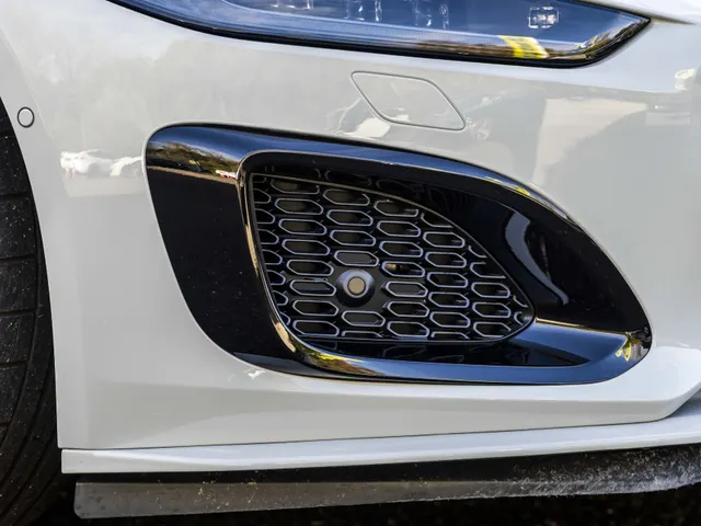 Jaguar F-TYPE P575 AWD R 75