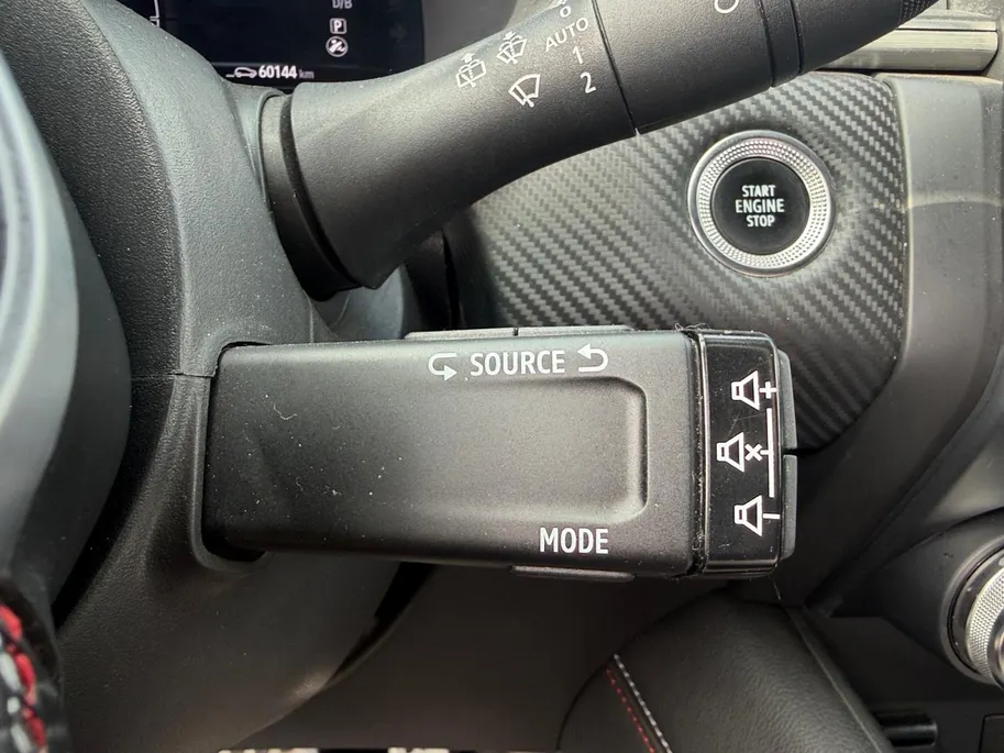 Renault Captur 1.6 E-Tech Hybrid 145 RS Line | Automaat | Full Hybride | Apple Carplay & Android Auto | Cruise & Climate Control | Camera | Parkeersensoren | Recent Onderhouden | 12 Maanden BOVAG Garantie
