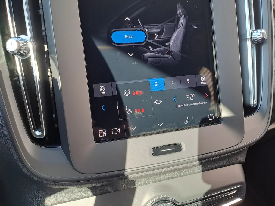 Volvo XC40 2.0 B3 Essential AUTOMAAT | Stuur/stoelverwarming | Adaptieve Cruise | Camera | Sensoren | Dode hoek | Apple Carplay/Android Auto
